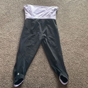 🔥🔥MUST GO NOW!!🔥🔥AMAZING CONDITION!purple/black capri leggings w/ drawstring